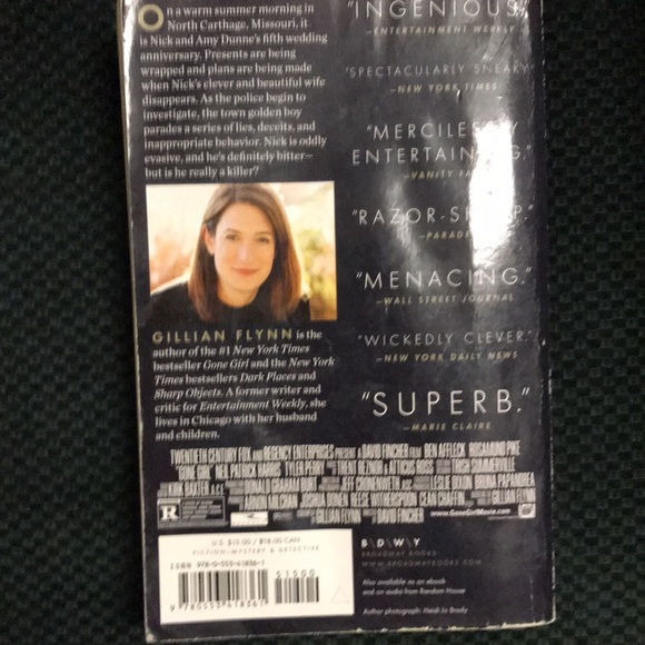 “Gone Girl” paperback book - Picture 2 of 8